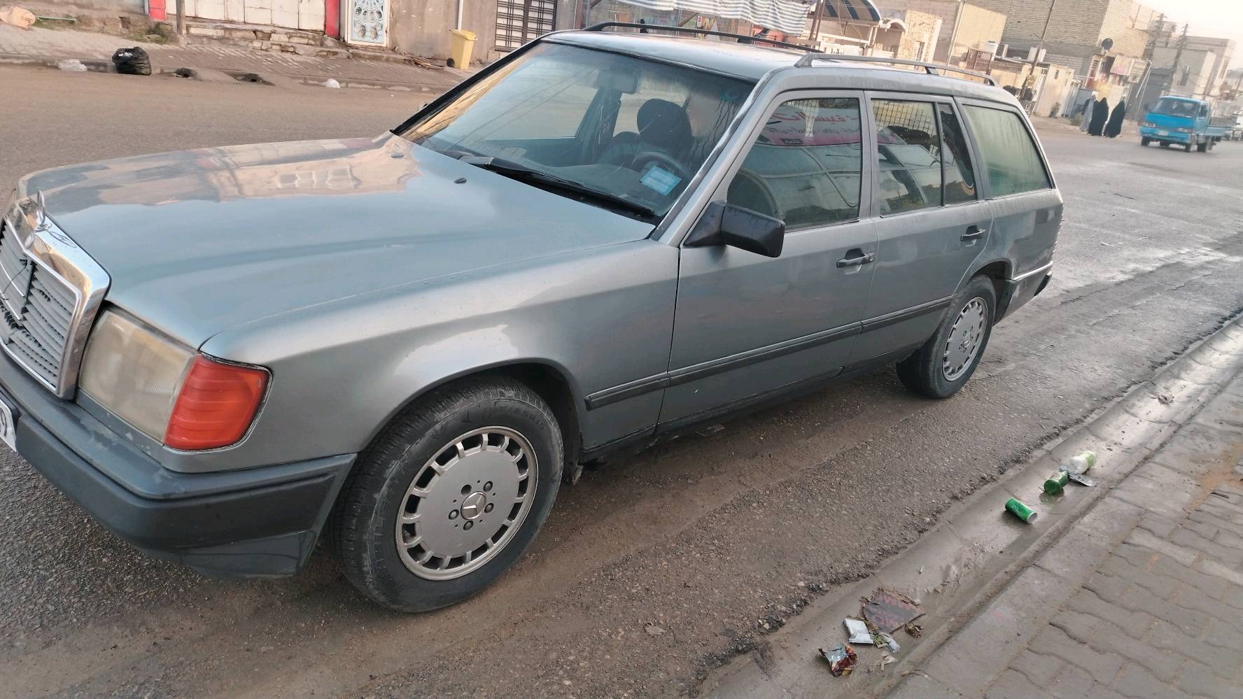 مارسدس استيشن موديل ٨٨
رقمه بغداد انكليزي باسمي
محرك و كير خير من الله بلادي عنكبوت
مصبوغه حزام بدون قماره 
مكاني نجف كوفه 