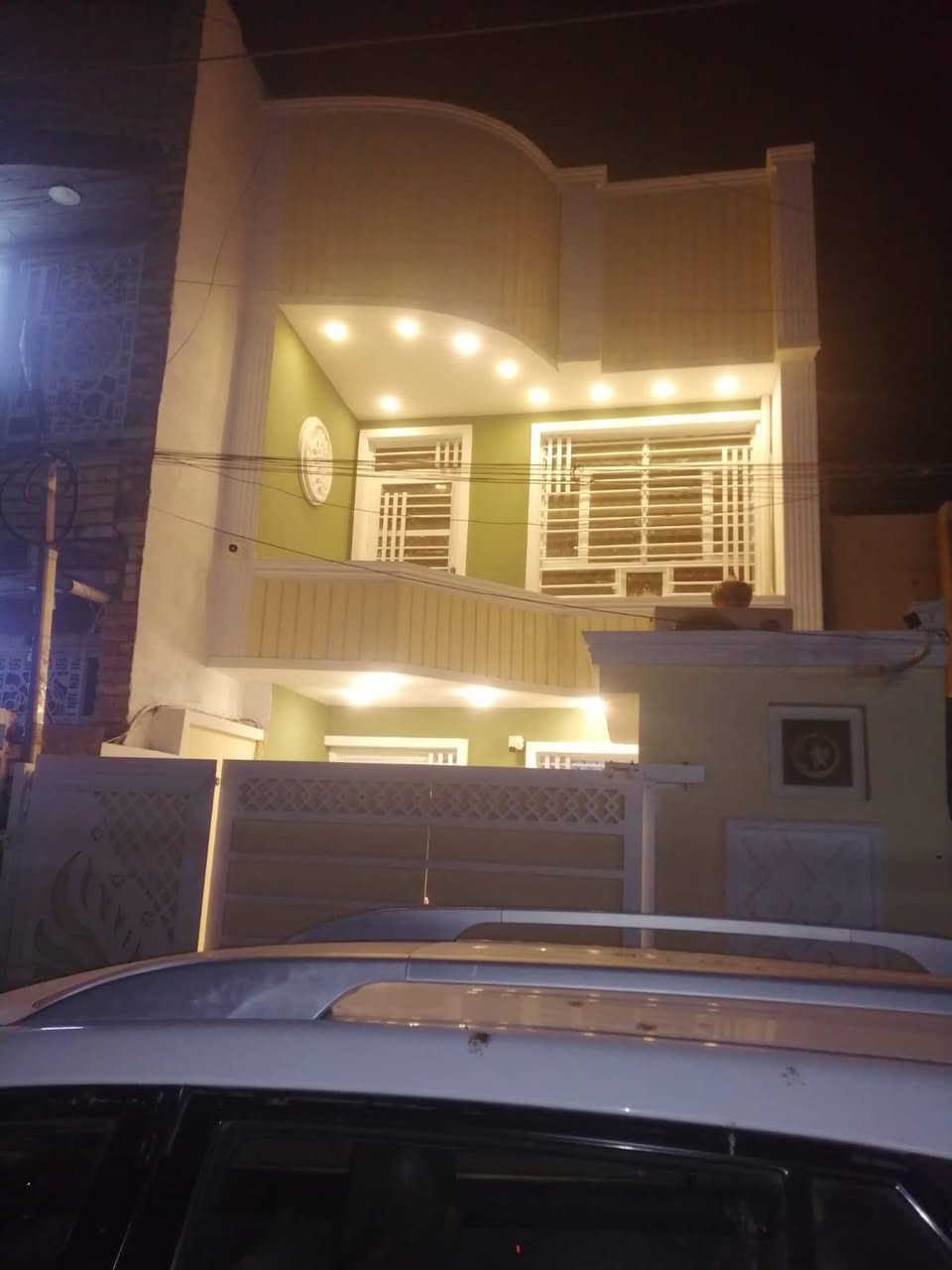 السلام عليكم بيت للبيع مساحه 90م ..الغزالية..قرب جامع الحديثي.
المواصفات البيت إعادة تأسيس وإضافة بناء ٢٠٢٢م
والواجهة ٢٠٢٥ م
كهرباء وماء وسقف وجدران كلها مستقلة مو قطع
الأرضية مرمر تركي الطابق الاول
الطرمة ٤ ونص في ٤ ونص تتسع لسيارة والارضية كاشي سليمانية درجة أولى
الطابق الثاني الأرضية بورسلين خشن درجة أولى
كامرات تأسيس دفن
منظومة إرضة دفن 
المطبخ وحولي سيراميك مصري كليوباترا درجة أولى
تأسيس نقاط السبالت دفن ومستقلة عن الكهرباء
الطابق الثاني كهرباء منظومة مستقلة عن الارضي
الصالة ٤ و ٥٥ سم في ٤ ونص مع الجدران
الحولي ٦ متر إلا شوية
الغرفة الأرضي ٥ متر
الغرفة فوق مثل الصالة
مناور عدد ٢
حمامات عدد ٢ داخلي وخارجي
سطح ناصي وسطح عالي
وفي السطح العالي مخزن حديد ٣ في ٢ ونص..
السعر المطلوب 220 مع المجال 
للاستفسار الاتصال ع ***********
