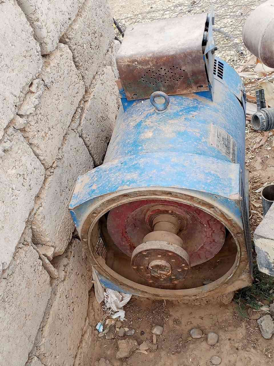 للبيع 
1- دويز 4 بستم باله مع خنزيرة جاهزه السعر 20 ورقة وبه مجال 
2- جنيتر 50 كيفي شغال السعر 6 ورقات وبه مجال 
3 شاصي خنزيرة تركتر مع گاردنه 
الاستفسار عالرقم *********** فقط
