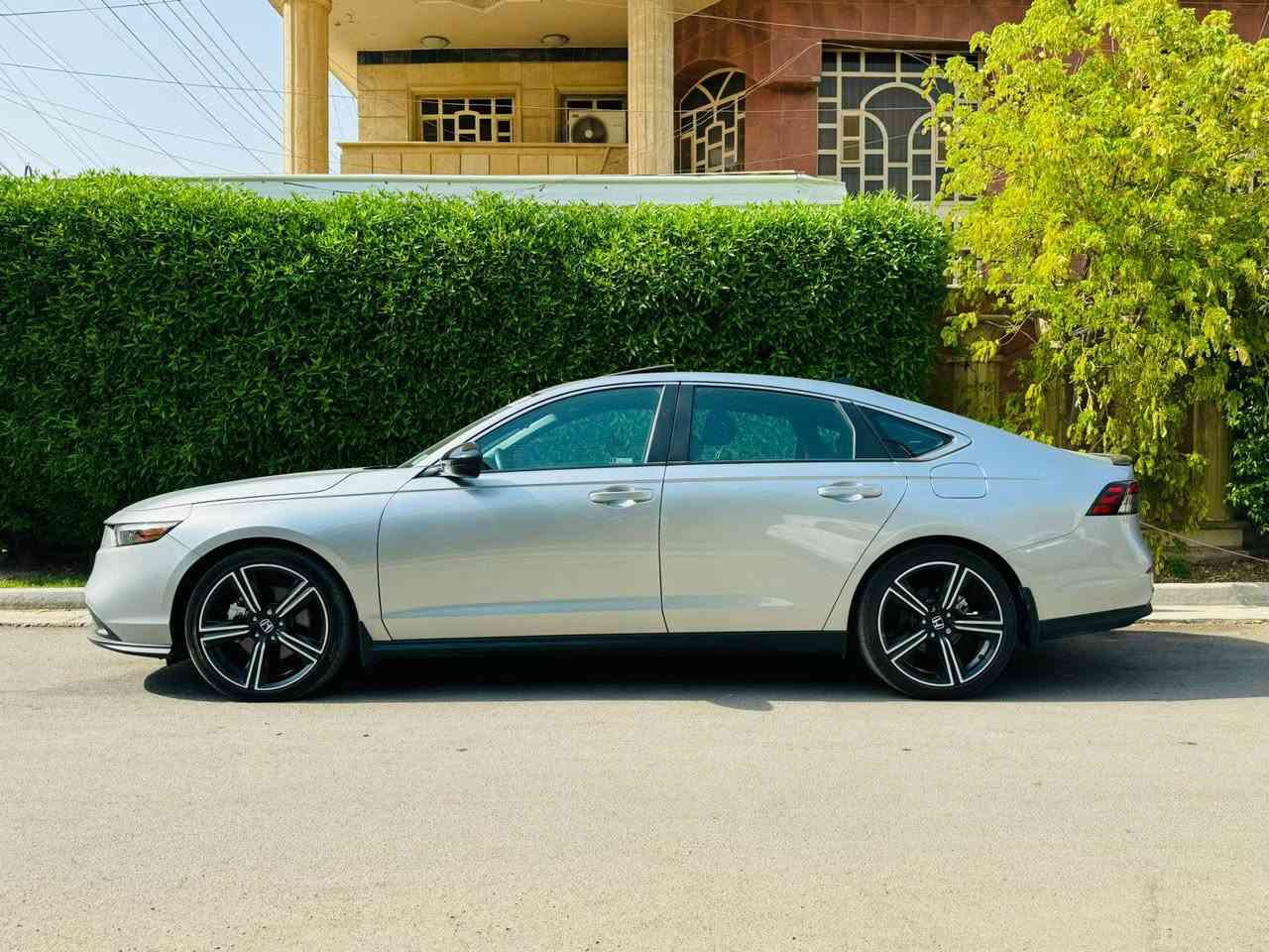 (رقم بغداد سنويه بسمي)
تحويل مباشر 
للبيع هوندا اكورد هايبرد موديل 2024 
 فئه sportمواصفات:- مكينه 2000 هايبرد بصمه/بصمه ابواب/فتحه سقف / رادارات اماميه وخلفيه وجانبيه /كراسي كهرباء /تشغيل عن بعد /شاشه كبيره/كامره دواره/فول تحكم ستيرن/تحديد مسار/اوتو هولد/سايد بريك بصمه/كار بلي
وبعد هوايه مواصفات
ماشيه 15 الف مايل فقط 
جديده كلش حلوه سياره كل نقص مابيها سياره 

وارد امريكي حادثه فقط نص  دعاميه اماميه وبارد بلجاملغ فقط وشخط  خفيف بلباب اثر تحميل وراجع كارت 
وعلفحص وين ميحب المشتري
صور الحادث ورقم الشاصي موجوده بلمنشور
الاستفسار الاتصال على الرقم 
*********** اتصال 
*********** واتساب
