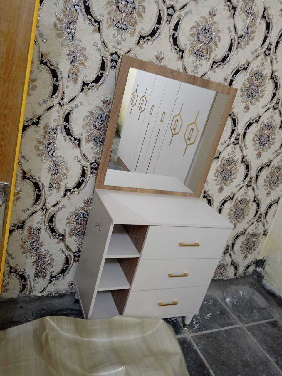 غرفه نوم تركيه جديده ما مستخدمه سعر 550وبيهه مجال ***********
