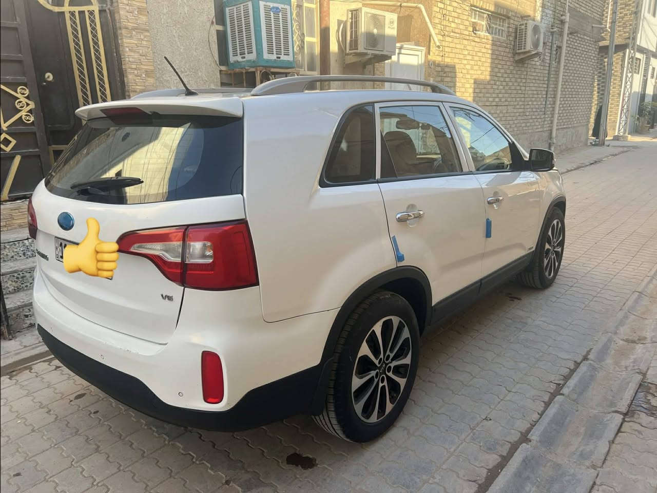 سلام عليكم سورنتو2014 فول مواصفات للبيع
المواصفات/ 
السياره فور ويل
مري شفط
سبعه راكب 
تبريد تدفئه شغلال ثلاث قطع
تحكم استيرن جهتين
كشنات كهرباء تدفئه تبريد
تخم تاير جديد كوري الأصلي ويل كب 19
بنورامه 
نضام أيكو (  اقتصاد الوقود)
كير ومكينه مكفولات كفاله
مكينه 6V/3600 
كير ست نمر 
السياره ماشيه200
جاملغ اليمنه صبغ+ ربع بنيد صبغ
رقم بغداد دولي الجديد بسمي تحويل ثاني يوم سنويه لل2027
السعر 165$
عنوان السياره /النجف  / كوفه/لستفسار/*********** واتساب موجود في الأرقام 
***********
