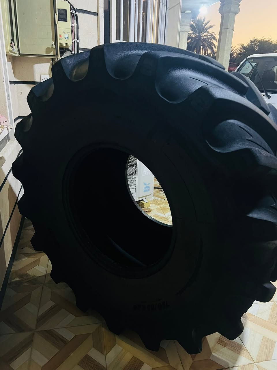 تاير حرفش مستخدم 10 ايام حجم 
750/65/R26
للاستفسار ع رقم ***********
