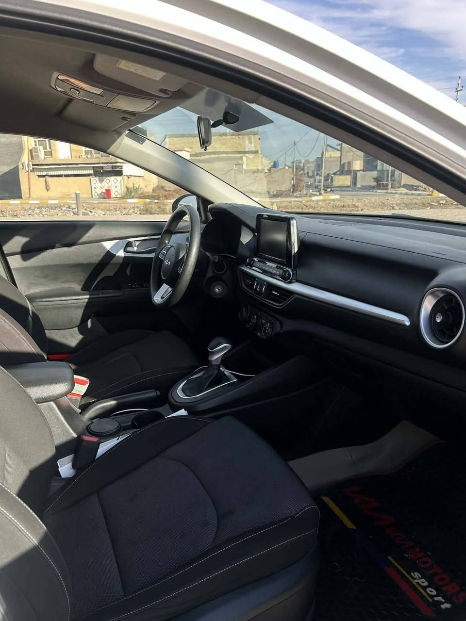 سيراتو خليجي موديل 2023 رقم بغداد مكينة 2000 دوش رقم انكليزي بسمي سنويه لل٢٠٣٠
السيارة كفالة عامة عدا شبر جوه قبق البانزين بارد بي دي ار بدون صبغ 
مواصفات عادية 
داخل اسود - تحكم ستيرن - شاشه جبيره وكامرة - حساسات 
ماشيه ٧٦  
مكانها واسط الصويرة 
السعر ١٧٢ وبيها مجال
***********
