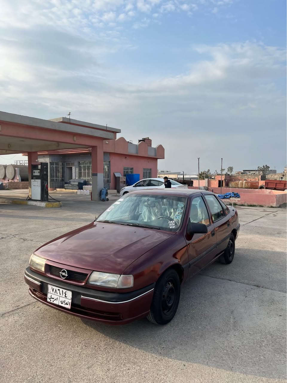 اوبل فكترا 1993  گیر تۆماتیک مکینر گیر بەشەرت
عام بەخ لەسەر ساغەی تەنها ٣٩ وەرقە
پشتو پێشی کەپسە بی لیدان مکینە ٢٠ بەشەرت 
سیارەکە لەسەر دەقی بیلاد ماوە سنوی بەسەرجووە
وکالەو تحویلی بەشەرت  تەخم تایە نوێیە مسروفی نیە
تەنهاو تەنها ٣٩ وەرقە ومجالی برایانە 
***********…. أربيل, العراق
