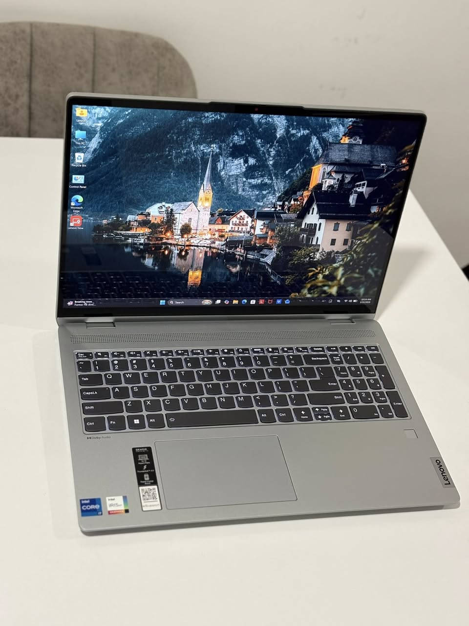 لابتوب لينوفو للبيع كور 7 جيل 12 اخو الجديد

Lenovo IdeaPad Flex 5 16"

المواصفات:
- حجم الشاشة: 16 إنش لمس (Touch)  
- دقة الشاشة: FHD+ 1920x1200 IPS قریب عن 2K
- المعالج: Intel Core i7-1255U  
- كرت الشاشة: Intel Iris Xe Graphics  
- الرام: 8GB 4266MHz  
- التخزين: Samsung 512GB SSD M.2 Gen4  
- نظام التشغيل: Windows 11 Pro  
- قابل للتحويل 360 درجة    
- تصميم متين وأنيق  

المميزات:
✔️ أداء سريع ومناسب للدراسة والعمل  
✔️ شاشة لمس + تصميم مرن  
✔️ بطارية بحالة الجدید  
✔️ خفيف وسهل الحمل  

السعر: (( 670 الف ))  

للعلم سعر الجدید 1,250,000 دینار

توصیل موجود


**إذا كنت صاحب هذا الإعلان وتريد حذفه لأي سبب، رجاءا أرسل رسالة إلى الدعم الفني**