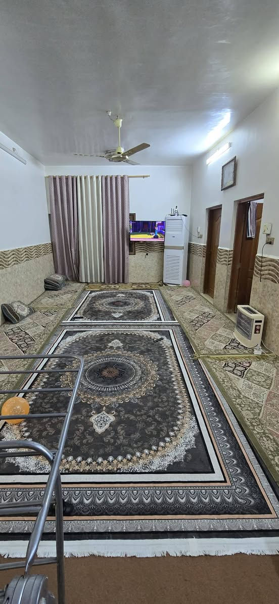 السلام عليكم
دار للبيع في الجمعية مقابل جامع أهل البيت
المساحة 253 متر الواجهة 13 متر على شارع عرضه
20 متر يتكون من طابقين
الطابق الاول
استقبال7×4
مطبخ حار وبارد
صاله7×4
غرفتين نوم 5*4
مجمع صحيات
منور وممر
الطابق الثاني
غرفتين نوم
وصالة
وصحيات داخل احد الغرف
الطابق الاول مسلح والثاني عكاده
*********** واتساب و ماسنجر
