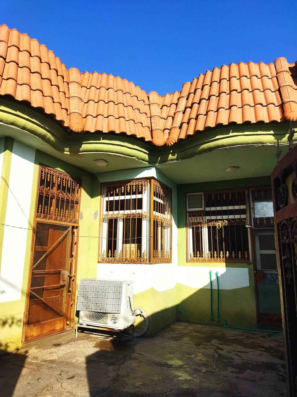 سلام عليكم بيت للايجار عنوان توله فروش قرب سوبرماركت صباح السعر 250 هذا رقم الاتصال ***********
