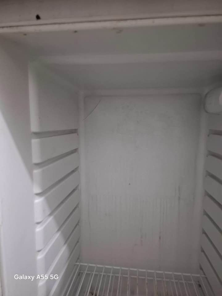 متاح ثلاجة الحجم الصفير السعر ١٩٠ نظيفة ***********
