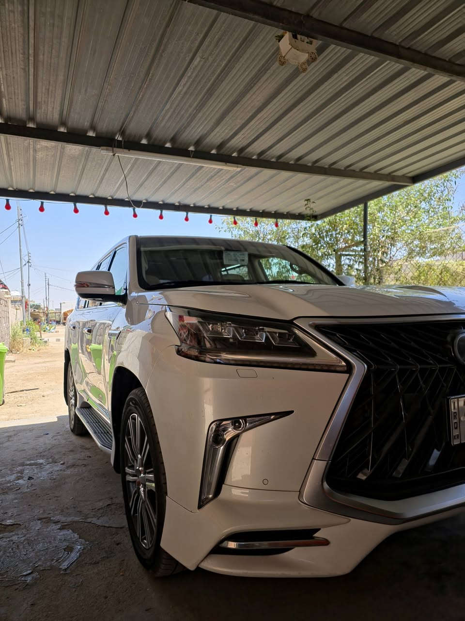لكزز LX570 2017 فول موصفات بريم كفاله عامه ماشيه ٩٠ الف نضافه فوللل
***********
