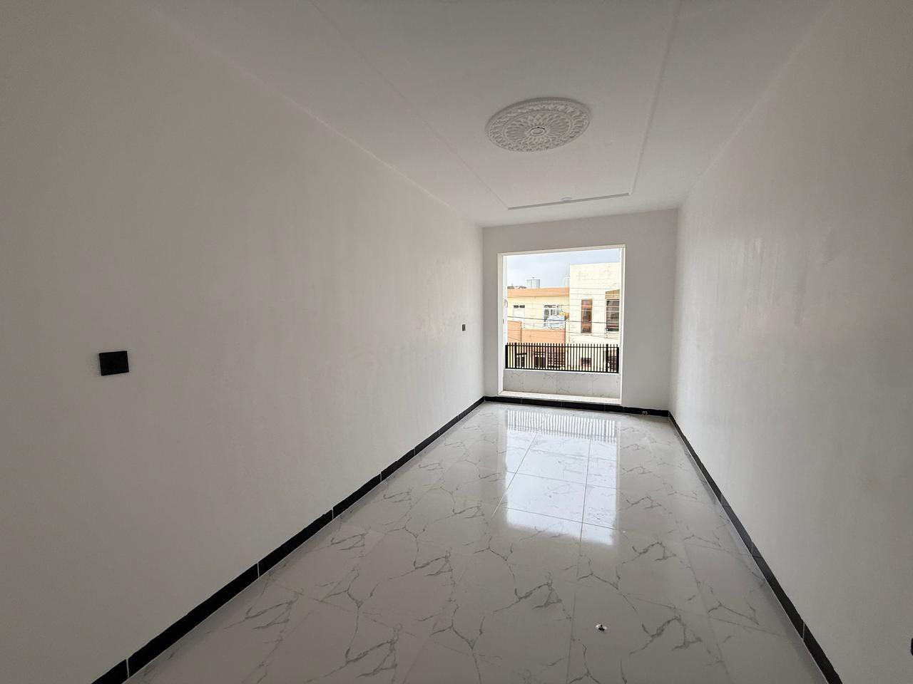 بيع سريع  #دارللبيع حي 5حساروك 

#المساحة  125+125 متر  فلات 

#يتكون من ٤ غرف و ٢هول و استقبال   ٢مطبخ و ٤صحيات 

#طابو  يسجل مباشر باسم كل عراقي 

#السعر 8 دفتر و 40 ورقه و مجال 

#للاستفسار https://t.me/aqaratalshmal
***********
***********
