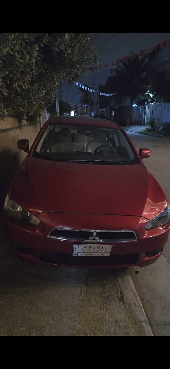 السلام عليكم شباب عندي لانسر 2016 خليجية فول مواصفات ماشية ٥٧ كيلو فقط  بس عدي جاملغ عكس السايق مبدل بجاملغ بلادي وبارد بالباب شي بسيط كلش يعني قطعه وحدة صبغ والباقي كلة مكفول السيارة تايرات جديدة قبل شهر شادهن ودسكات هم قبل سبوعين شادهن حدادية مبدلهة كلهة جديدة واصلية يعني السيارة كلش نظيفةومابيهة اي مصرف وبنزين محسن ودهن اصلي بوكته سنوية باسمي رقم بغداد مكاني بغداد جميلة رايدهة ب105 وهذا رقمي *********** وتساب
*********** شريحة اتصال
