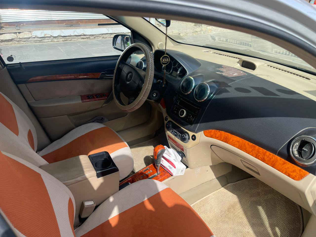 سلام عليكم للبيع سيارة دايو جنترا كوري اوتماتيك مال خبزة بيها طخة بسيطة بالباب ومعدلة عل البارد سيارة كاملة من كلشي مري تحكم شفط تحكم ستيرن محرك 1800 تبريد انجماد والله رقم دولي باسمي ثاني يوم احولك غراضها مكومات وفلس ونص جيب وشد مال  اڤيو الي ياخذها فلس واحد مايصرف عليها اني كناي من المكتب للبيت السعر 65 وبيها طكة صغيرة مجال الي مو شراي ليتعبني يستر على اهلكم العنوان صلاح الدين بلد ***********
