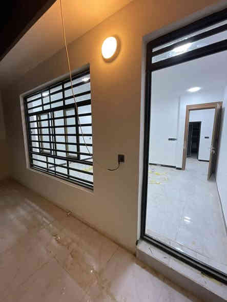 3 دور 80 متر الواحد  للبيع بناء حديث 
5 غرف نوم  صالة مطبخ   كراج 3 حمامات
واجهة 6/50
ديكورات داخليه 
شارع عرض 15 متر مقابل البيت تشجير 
بغداد الكرخ حي الجهاد منطقة  الضباط بصف شقق حي صدام 
ابو يوسف 
***********
***********
ابو مهيمن
***********
***********

مكتب الثقه الهندسي للعقار والمقاولات 
الضباط بصف شقق حي صدام مقابل قاعه ستايل جم حي الجهاد

https://www.facebook.com/عقارات-الثقة-الهندسي-11***********75/
