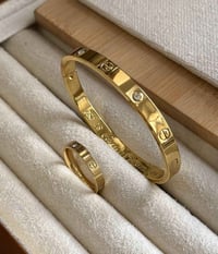 اكسسوارات • ٦٠ قطعة • بدل بمكياج