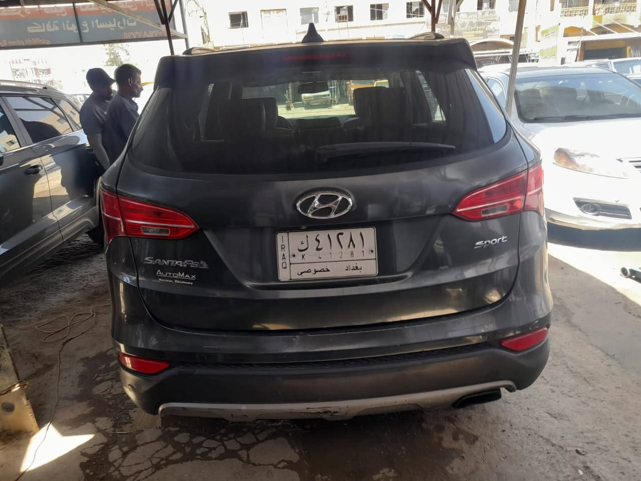 سلام عليكم سنتافيا 2014 امريكي ضربته بابين السايق والي ورا السايق مصبوغه صفحه مال بابين وصارت 5 قطع صبغ بيه  و الجاملغ اليمنه ضربه شبر و الصفحة اليسره كله مصبوغه الباقي مكفول البجم الامامي و الخلفي سياره 4 سلندر مقاعد 5 حجم المكينه 2500 الركاب 5 رقم بغداد و السكن بغداد حي العدل  و سياره ب اسمي مشروع وطني  ماشية 134 و كير و المكينه مكفول تختم تاير جديد سعر السيارة 115 بيه محال حق الجيه رقم الهاتف ***********
