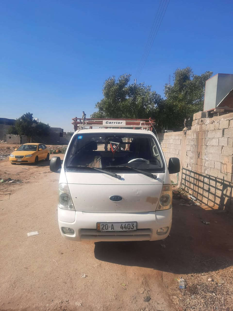 كيا عموشه موديل 2008 رقم ديالى دولي بأسمي سنويه وهزه
حداديه زينه كهربا شغاله محرك وكير نضيف سياره جاهزه
مابيها ضربه بس طخات بسيطه السعر 88 (بدون محجر) وبي مجال حك الجيه 
 مكاني بغداد جسر ديالى الجديد ***********
