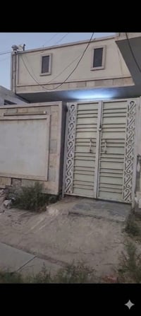 بيت للبيع مساحته ١٠٠ متر مكانه الشعب حي البساتين شارع العيبي سعره رخيص...