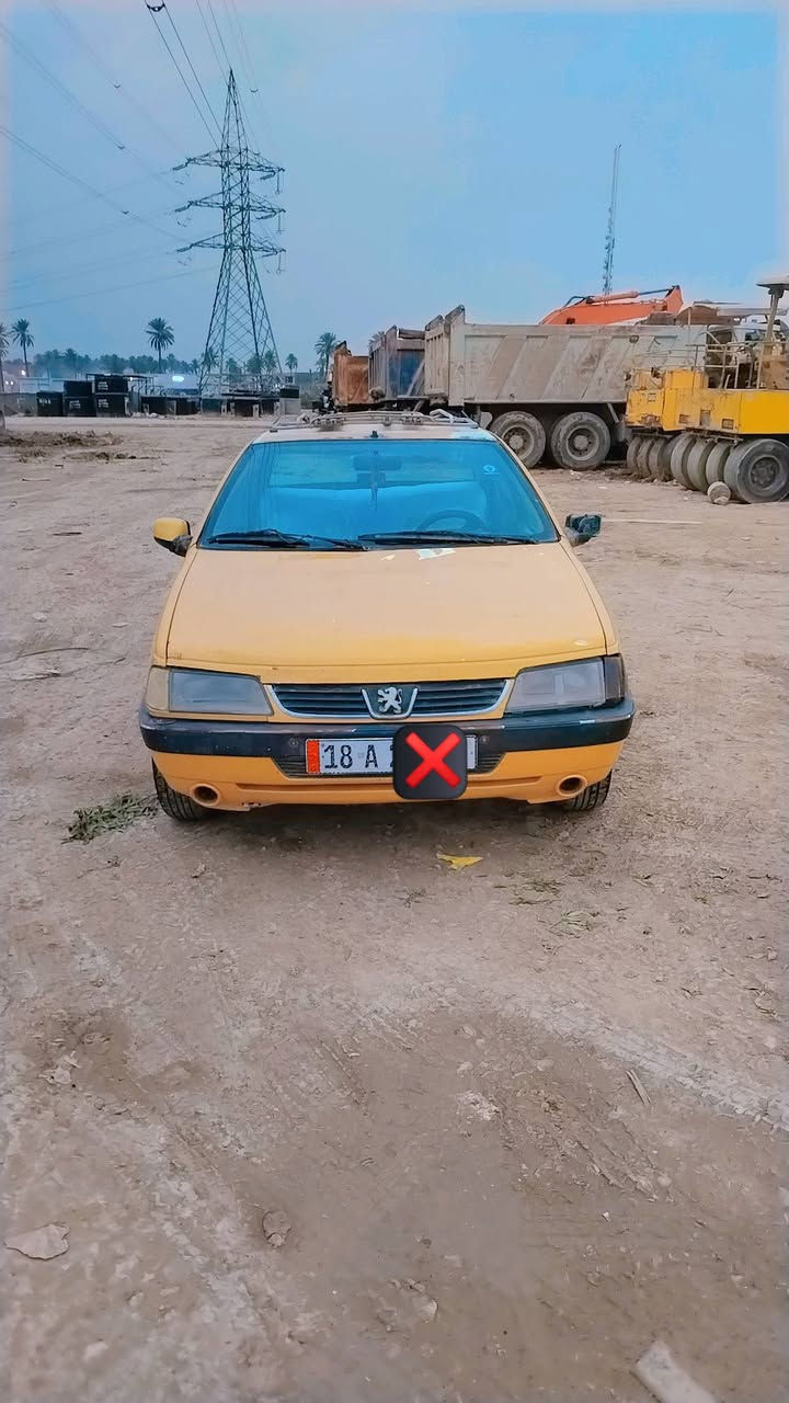 سلام عليكم  بيجو 405 رقم انكليزي تحويل مباشر مصفرهيئه وغرامات   كير ومكينه كفاله سياره حادثها بل صندوك تخم تاير جديد بيها خياس بل صندوك.دواخلها حلوه عوزها ترتيبات  للبيع او مراوس شعندك نزل بل تعاليق مكاني حله شارع 100 الشراي يتصل *********** السعر 25 وبيها مجال الطيبين
