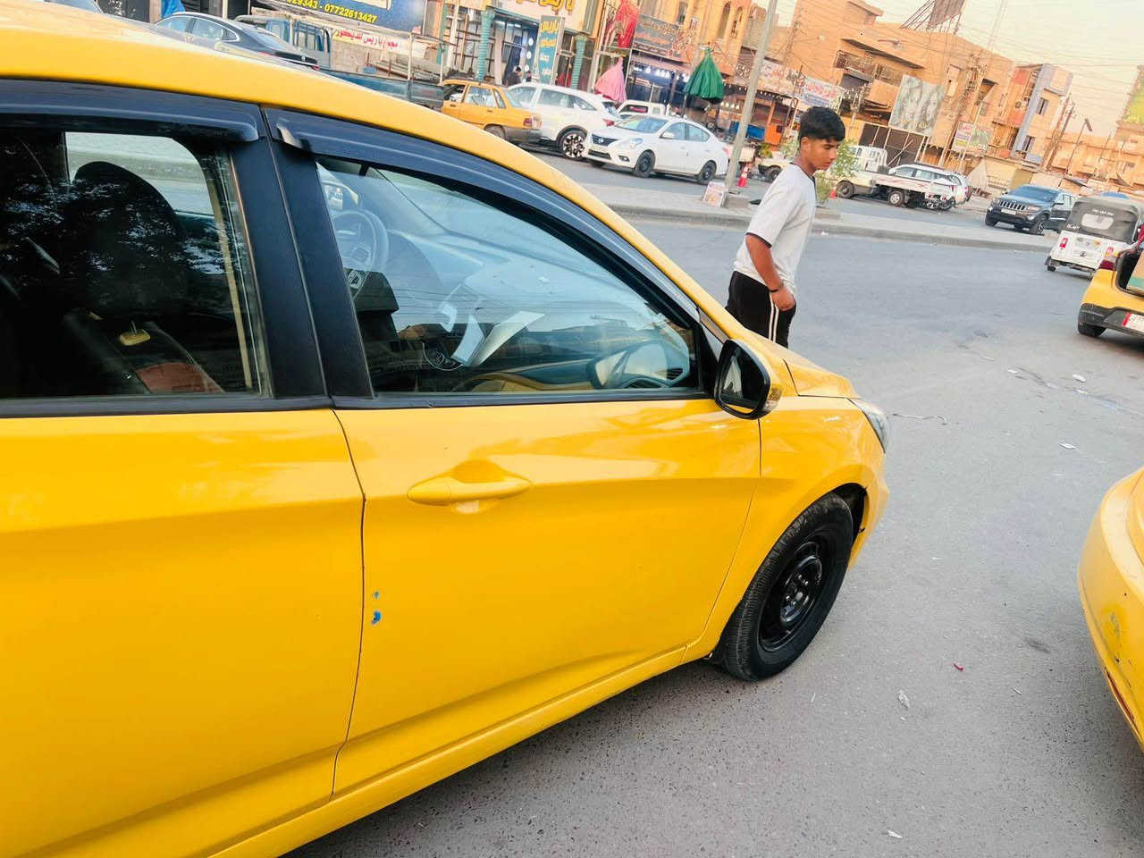 هيونداي اكسنت خليجي موديل ٢٠١٣ اجرة ( تكسي ) 
مكينة 1.6 فتحة رقم ديالى مشروع وطني السيارة حلوة 
السعر 76 ورقة وبيها مجال .
مكان السيارة بغداد - السيدية 
للتواصل ***********
زيد بغداد, العراق
