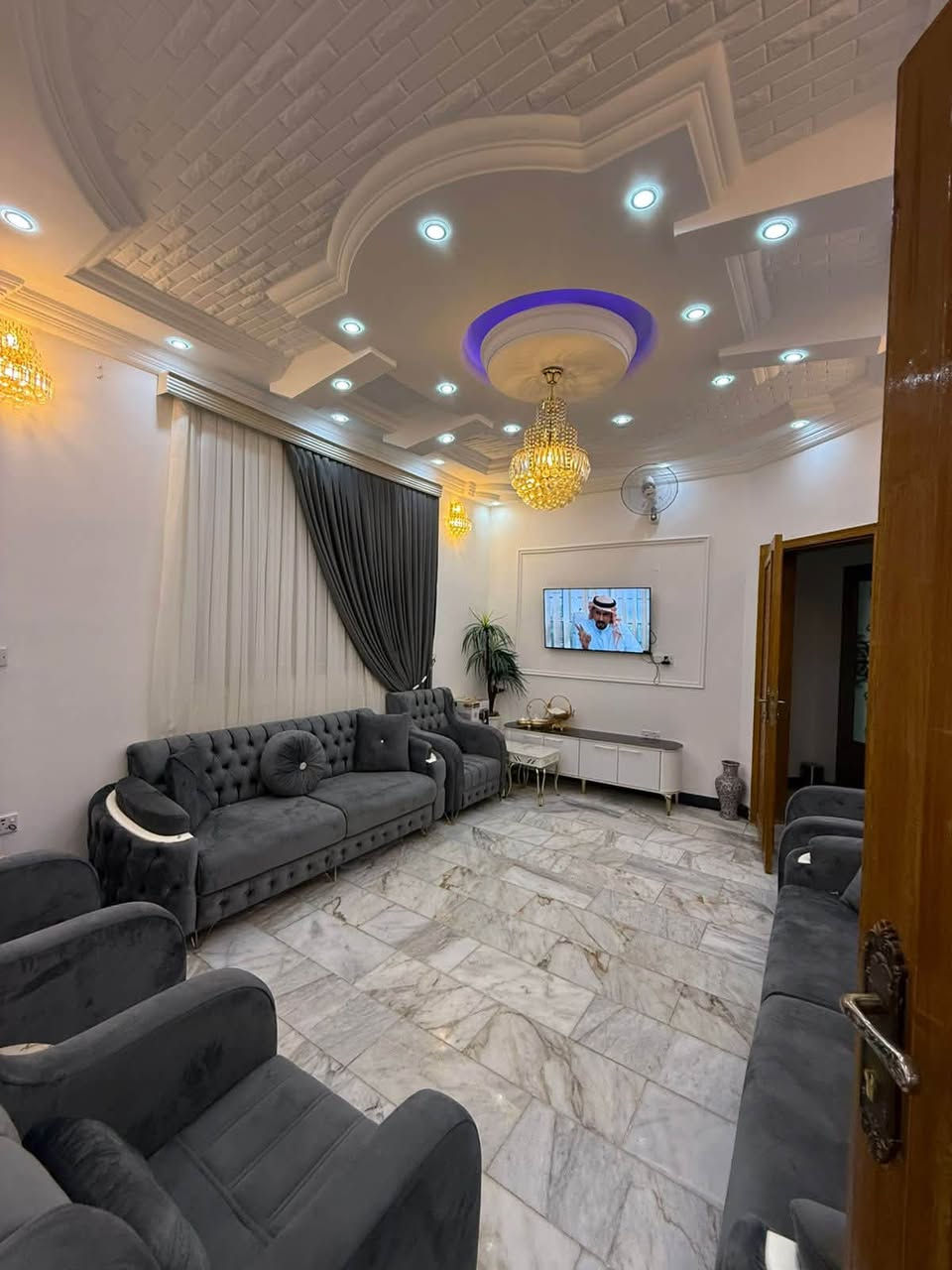 سلام عليكم
بيت بل دوح مساحه 220 

بناء شخصي 

شارع 30 سايدين 

البيت حر ليس مطلوب يعني مداور باسم مشتري 

ارضيه مرمر شبابيك ألمنيوم جبسن بور 

حاليا البيت فارغ 

لاستفسار الاتصال على رقم 

***********
