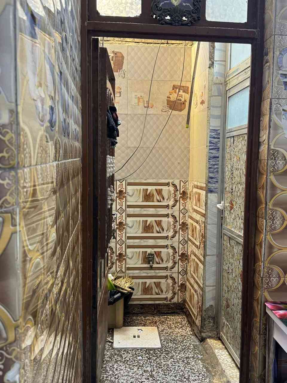 السلام وعليكم بيت للبيع مساحه 75متر
بناء حديث طابق الاول غرفه وصاله ومطبخ واستقبال وحمام وترك والطابق الثاني غرفتين نوم وصاله وحمام
طابو صرف  السعر والاستفسار ***********
البلديات فرع لحوم البركه
