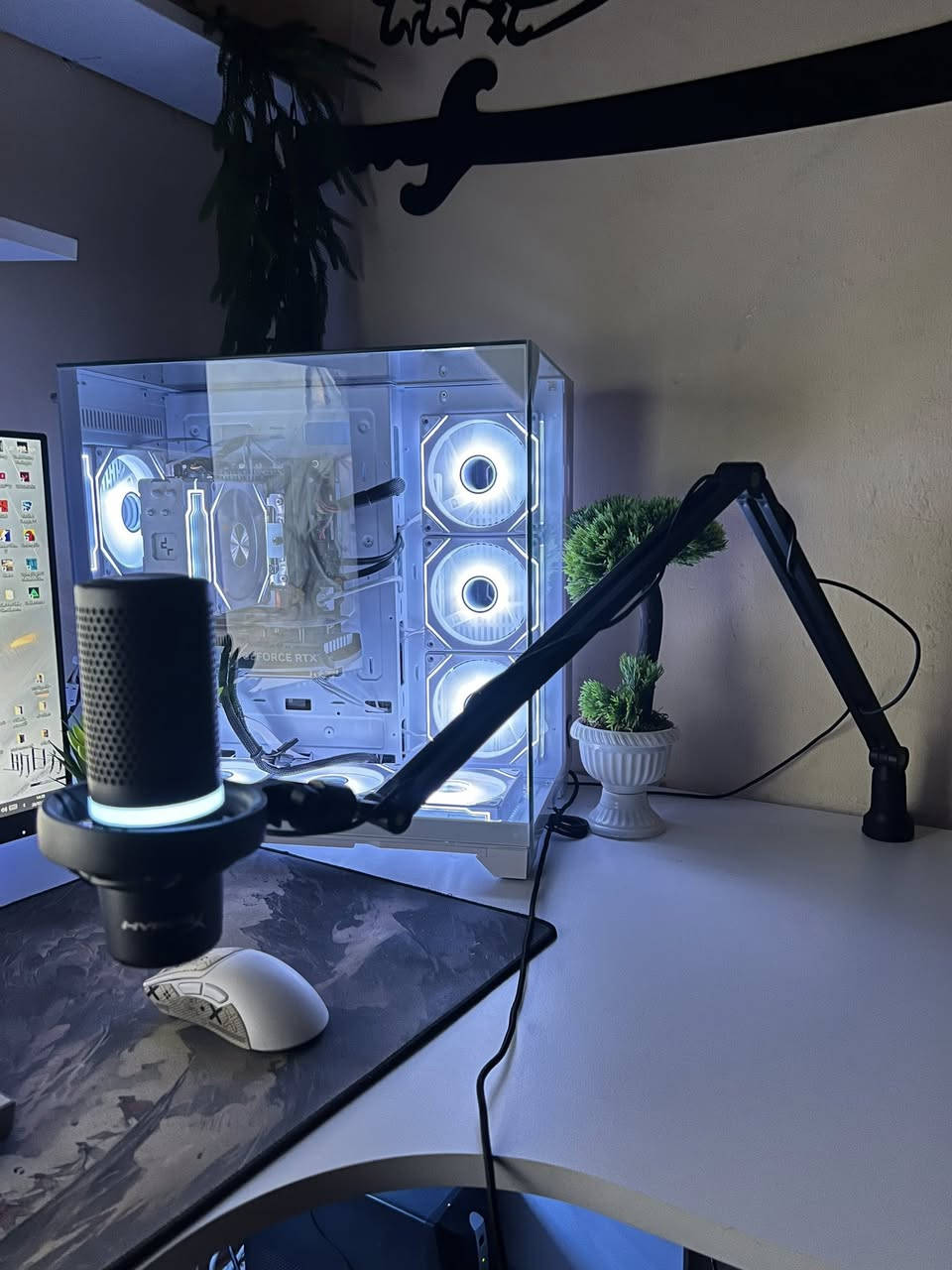 السلام عليكم اغراض للبيع
مايك هايبر اكس دو كاست ووياه الاستاند مالتة المكتبي
والستاند المتحرك من شركة فانتك
ووياهن الكراتين مالتهن سعرة 65 الف هو والستاند

سماعة هايبر اكس كلاود تو نظيفة كلش وياها الكارتونة مالتها والمايك مال السماعة وكارت الصوت 
سعرها 55 الف

كيبورد ريد دراكون fizz نظيف جدا ووياه الكارتونة مالتة والسوتشات الاحتياط وكلشي سعرة 25 الف

ماوس ريد دراكون كوبرا مستعمل قليل جدا ووياه الكارتونة مالتة ب15 الف

كيس من شركة ماس ابيض يجي وياه 4 فانات مستعمل قليل كلش وما بي زلغ واحد
سعرة 45 الف

مكاني بغداد البياع 
متوفر واتساب واتصال ***********
