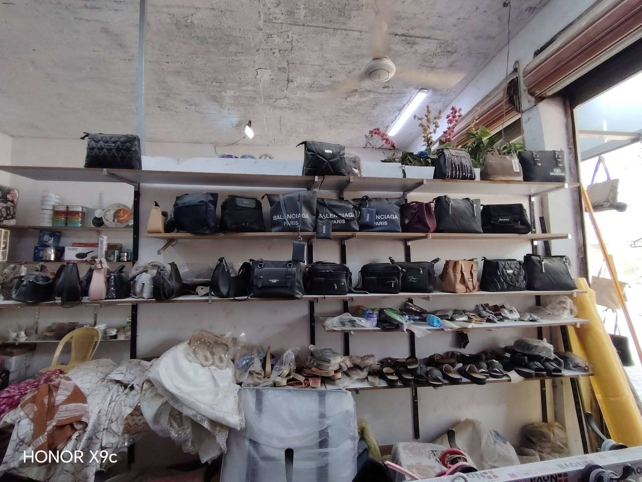 سلام عليكم غراض محل للبيع منزليه وملابس نسائيه موقع شارع المعمل مقابل معمل باته مجاور شارع 30
الستفسار ***********
