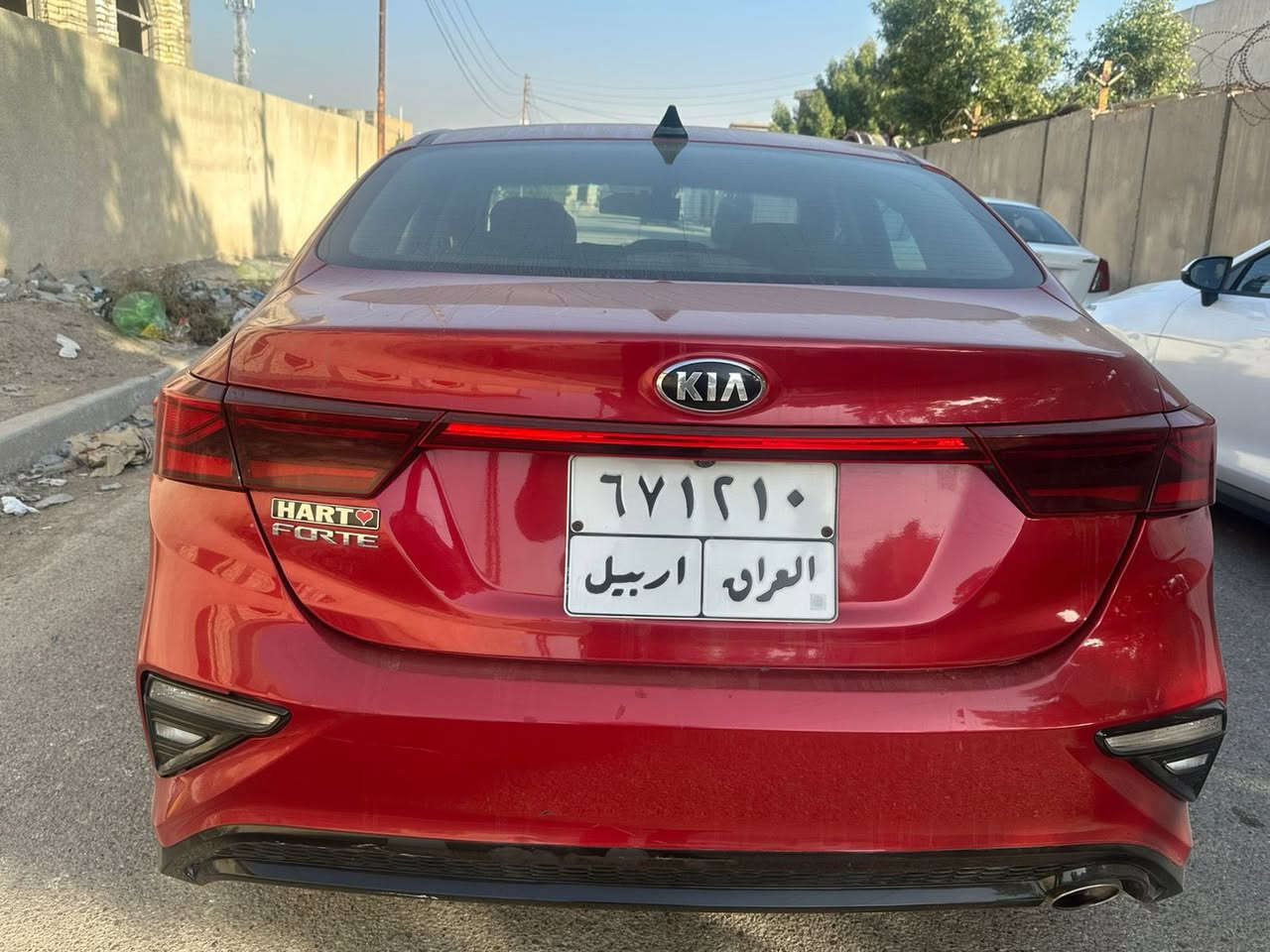 سلام عليكم ورحمة الله
كيا فورتي 2019 
وارد امريكي رقم اربيل 
بيها صبغ جاملغ وبنيد ونص الباب كلير 
صور الحادث مرفقة بالمنشور 
كير محرك كفالة 
تبريد خير من الله 
تحكم ستيرن جهتين 
شاشة 
تحديد مسار 
توقف ذاتي 
كاميرا دوارة 
صدر تبديل جديد 
السيارة جديدة متصرف عليهة خالية من العيوب والشخوط 
مكاني بغداد المحمودية 
السعر ١٢٥ وبيهة مجال حك الجية
***********
