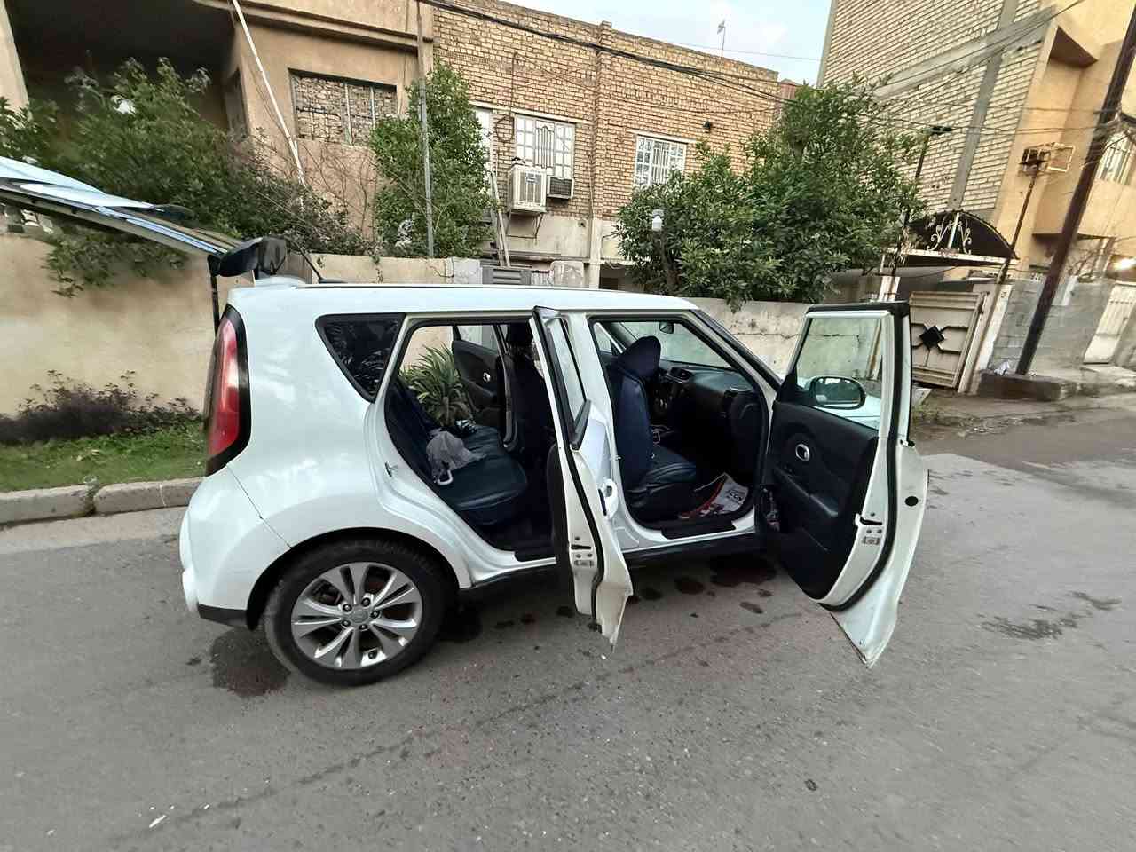 السلام عليكم سيارة للبيع صول موديل ٢٠١٦ وارد كندي محرك ٢٠٠٠ gdi فئه Plas السياره باسمي سنويه ٢٠٢٨ ماشيخ ١٣٠ الف كيلو متر كير محرك تبريد كله ابلادي اي شي ما مفتوح بيها تخم تاير جديد حتى بعده بالضمان مال الشركة باتري جديد قبل شهر شديته بي ضمان سنه من تاير مول  قبل اسبوع سويتلها ادامه كامله غرف الاحتراق و الحساسات و عبوة فيت بم جديدة   تحكم ستيرن ٤ وضعيات قياده بيها نظام ايكو السيارة ما مستخدملها بانزين عادي كله محسن السعر المطلوب ١١٠ $
عنوان السياره الدورة الاثوريين ***********
