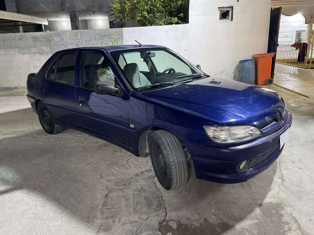 السلام عليكم بيجو 306  للبيع رقم بغداد صاحبهه مسافر ابيعها ع وضعيتها مكفوله دوله وعشائر محرك وكير وصدر وتايرات جدد باتري جديد تبريد ثلج ❄️ الداخل دوشمته كاعيه وكشنات بالموصل قبل اسبوعين 
السعر 28  ورقه وبيهه مجال بسيط الشراي يتصل ***********
