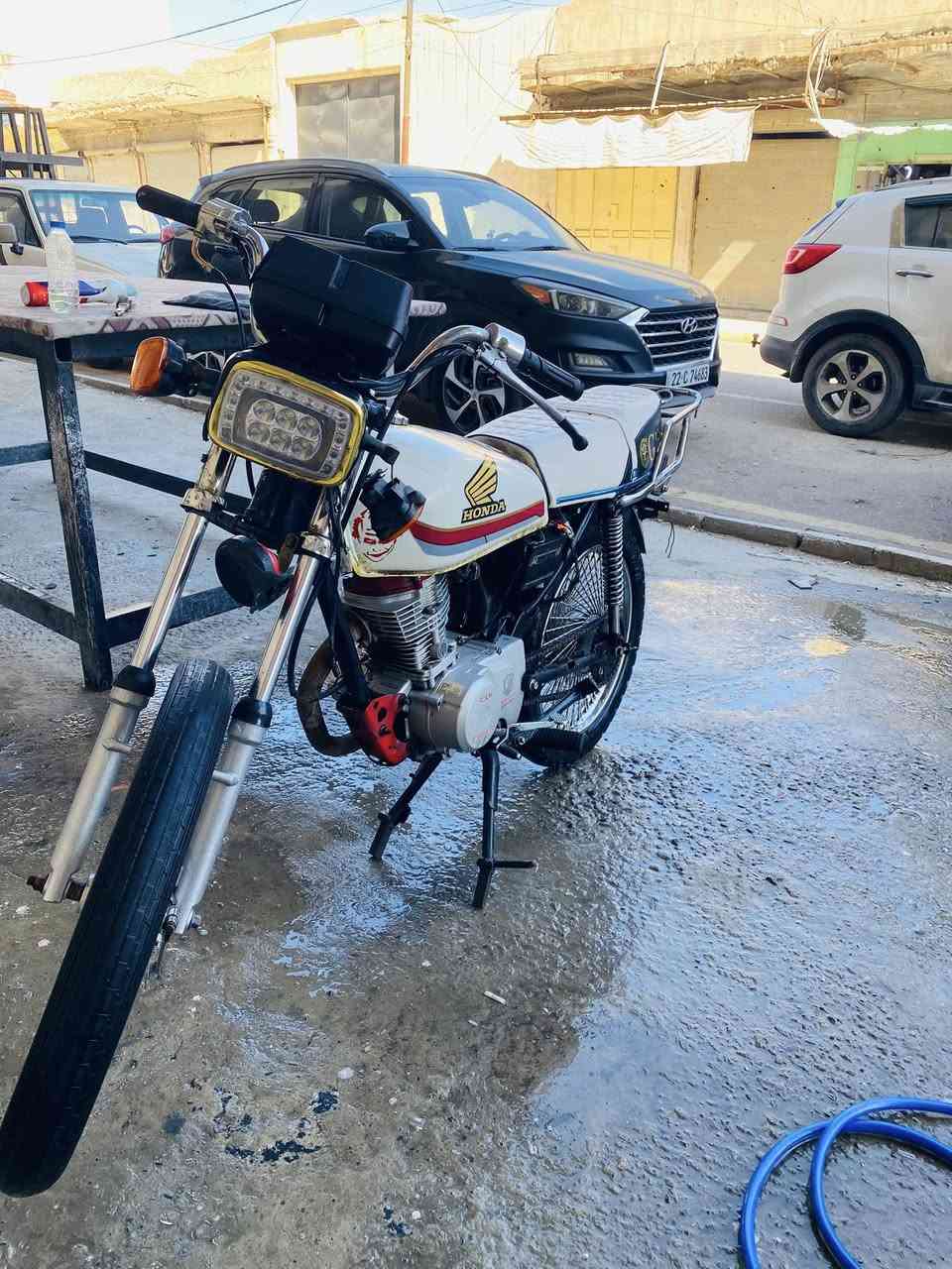 سلام عليكم تايكر ٢٠٢٠ للبيع وايرمنيه كلها شغاله نضافه كدام العين السعر ٣٠٠ بي مجال خاص او اتصال ***********
