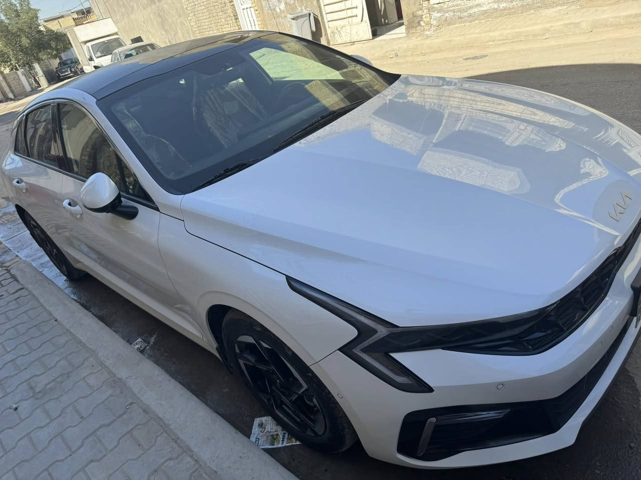 سلام عليكم سياره K5  مديل 2024 خليجي سياره جديده مكينه 2500 فول موصفات 5 كامرات حساس أمام خلفي سكف بنرامه داخل مشمشي كشنات كهرباء سايد بريك دكمه  هواي مصفات بعد بيه رقم أربيل تحويل مباشر *********** مكاني بغداد لامين ثانيه 240 وبيه مجال بسيط
