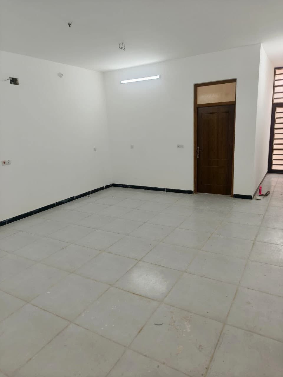 السلام عليكم بيت للإيجار مساحة ١٥٠م طابقين كل طابق وحد مفصول نظام شقتين كل طابق غرفتين ومطبخ واستقبال مع خدمات منطقة طي نزال صالح مصطفى قريب ع الشارع للاستفسار الاتصال ع الرقم ***********
