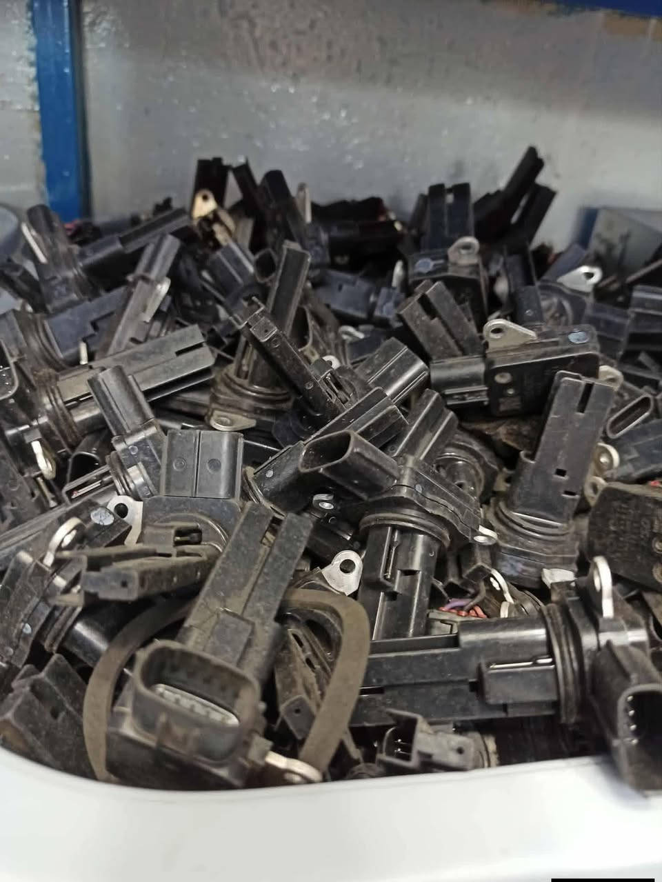 السلام عليكم ورحمة الله
رمضان كريم تقبل الله طاعتكم 
توفر ايرفلو تويوتا  هايلوكس لاندكروزر  لكزز برادو كورلا  يارس بريوس كامري افلون راف فور هايلندر فور رنر فورتشنر اصلي مؤسسة دينسو حاوية للسيارات 
حرف A وارد امريكي 
حرف B خليجي 

البيع جملة فقط 
للاتصال ***********
العنوان بغداد الحبيبية قرب ساحة الحمزة
