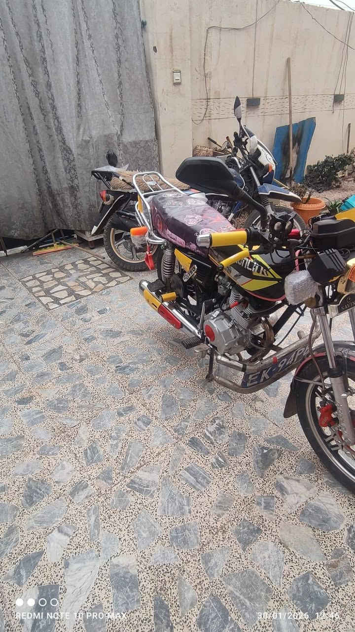 السلام عليكم
دراجة سيفان موديل 2024 

مكينة خير من الله سبانة ماممدودة عليها دراجة كاملة اي نقص مابيها 

تشغيل عن بعد وياها بصمتين 

تاير أمامي بدلته جديد وتاير خلفي نظيف كلش 

اوراق بي ورقة كارتونية 

مكاني ديالى الخالص 

السعر 600 وبي مجال للطيبين

للأستفسار الاتصال على الرقم 

*********** فقط اتصال او واتساب  ماموجود خاص
