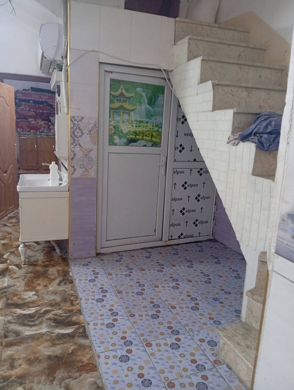 بعد وعود كاذبه عدنه البيت للبيع المساحه) 155) متر العنوان نادر الثالثه طابو صرف   غرفتين  ومطبخ وهول وستقبال وصحيات داخليه وخارجيه السعر )95)كله طابوق الشراي يتصل علي هذا الرقم بي واتساب) ***********
