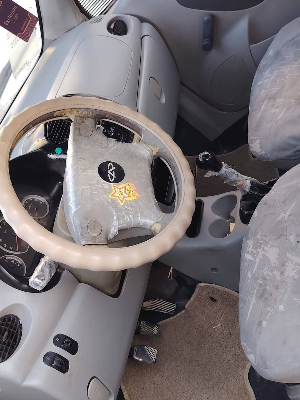 يالله سلام عليكم للبيع كيو كيو موديل 2012 راعيه بداقوق ما عندي تواصل ويا سياره مال تكسي العنوان كركوك السعر 12 وبيه مجال رقم الهاتف ***********
