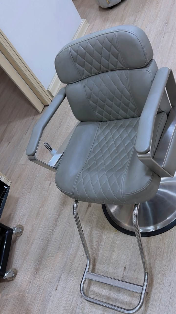 غراض صالون للبيع بسعر جدا مناسب للتواصل ***********
