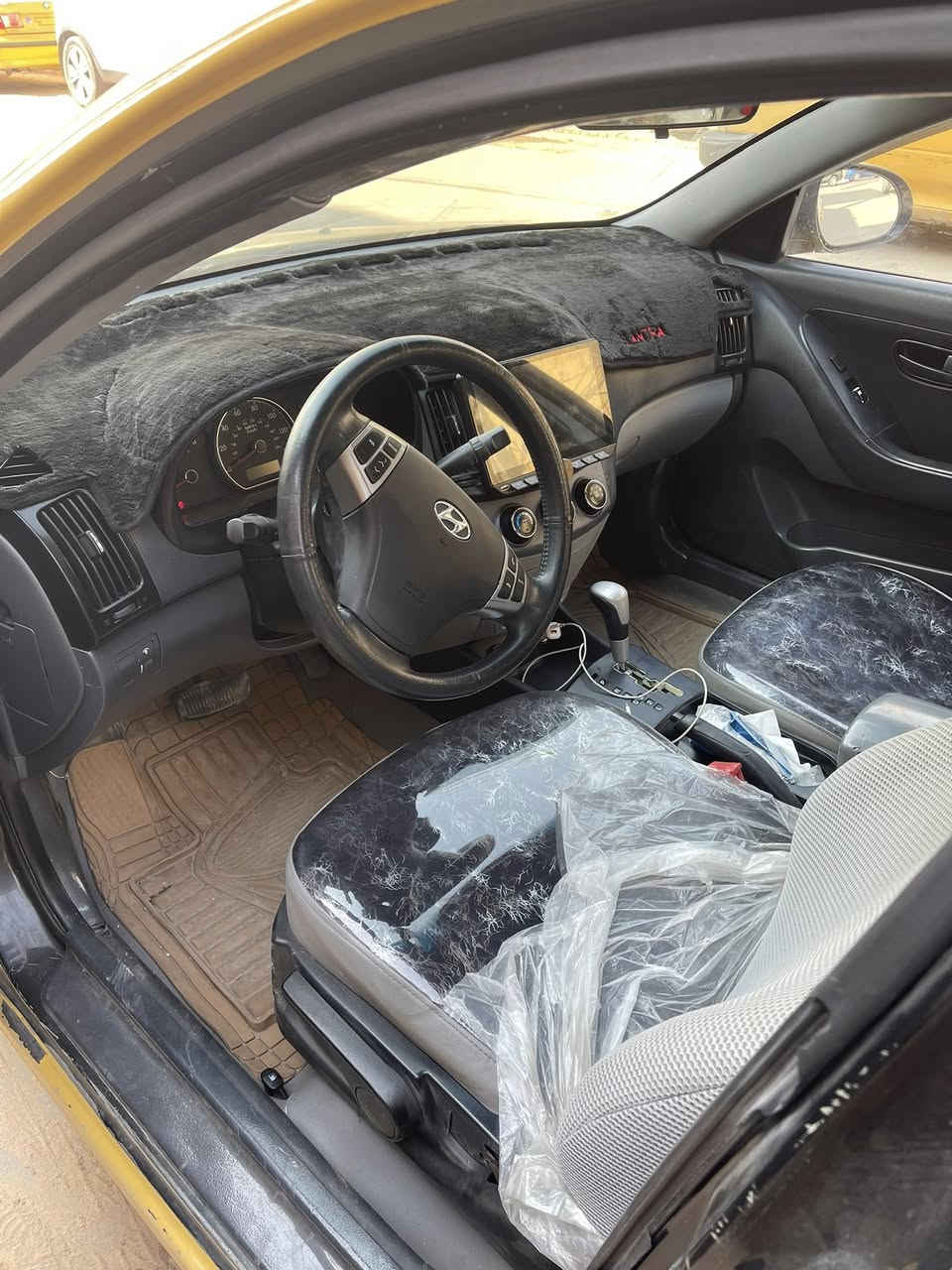 النترا مديل 2009 بيه تبديل بنيد وخشم الجاملغ وبيه الجاملغ الوره تعديل بدون دواخل تحكمات جهتين هيتر بل كشن تبريد وتدفئه شغالات صدر جديد امامي بس الخلفي بس شويه مكينه 2000 دوش مكينه وكير مكفولات  رقم بغداد الجديد السياره بسمي بيه او مراوس حسب القناعه *********** ((90)) وبيهه مجال
