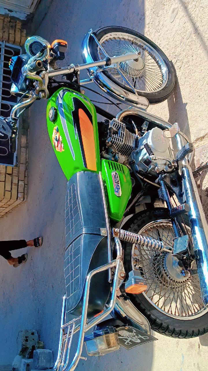 السلام عليكم عارض دراجه للبيع وراق وصولي موديل 19 دراجه كامله محرك نضافه جدامك سعر خاص تواصل ***********
