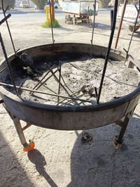 عندي مناقل مسكوف وحطب وشوايات وعربانه وحوض  للبيع كلشي وسعرو واذا شلع ...