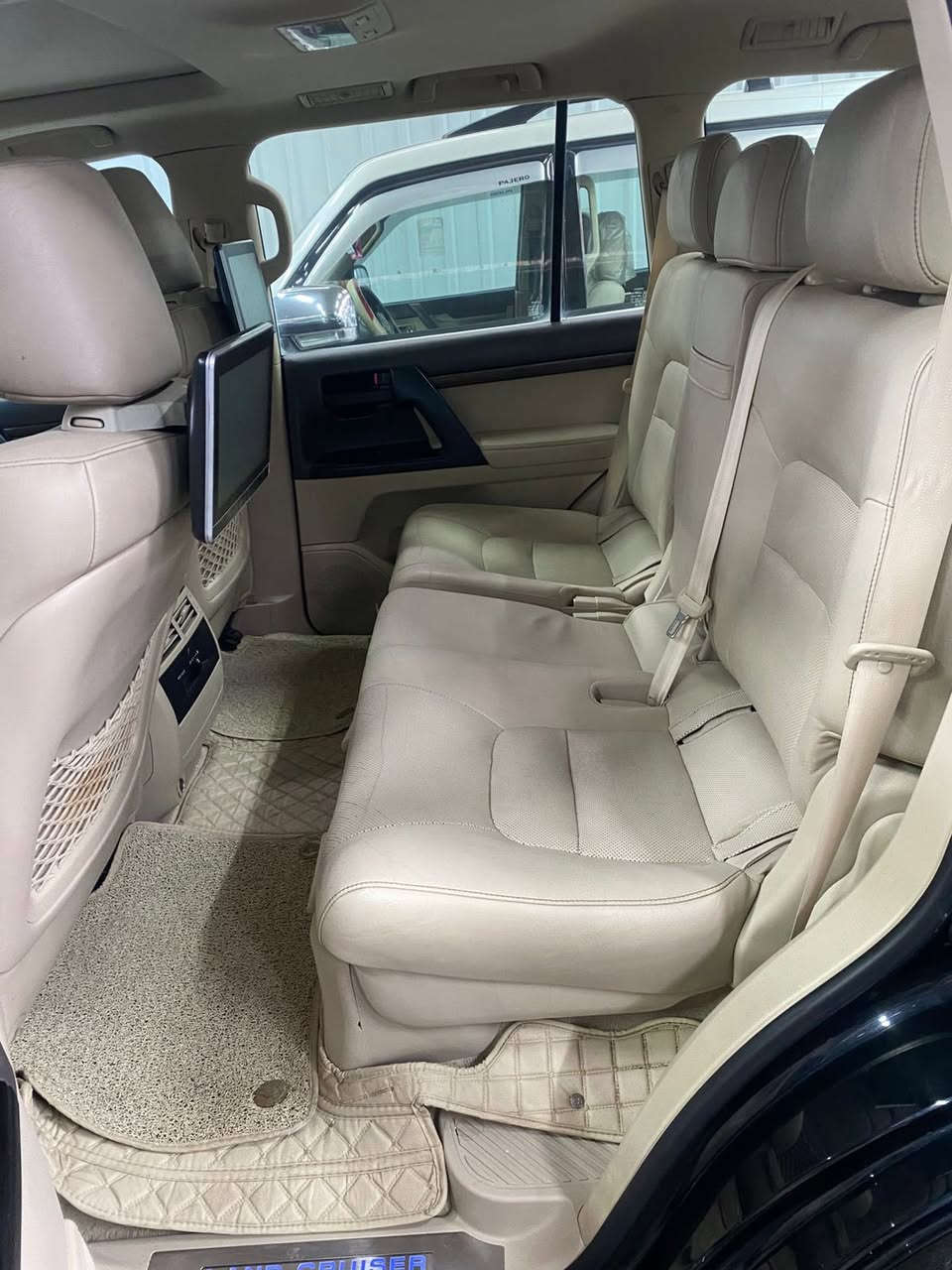 السلام عليكم لاند كروز للبيع🌿
السيارة نظيفة جداً🤙🏼
محرك قوي وما بيه أي مشاكل 6v GXR🔥
مواصفات الGXRمعرفه ✈️
شاشات خلفيه 🤍
تبريد ثلج❄️
تخم تاير جديد✈️
داخليه عسليه نضيفه جدا💥
بوليش إستوني مبولشها 🔥✈️
85 الف كليو 🤙🏼
السعر: 50 ألف🌿

المكان: بغداد – الشعب🔥

للاستفسار: *********** الشراي يراسل او يتصل إذا ماتشتري لا تعبني ♥️
