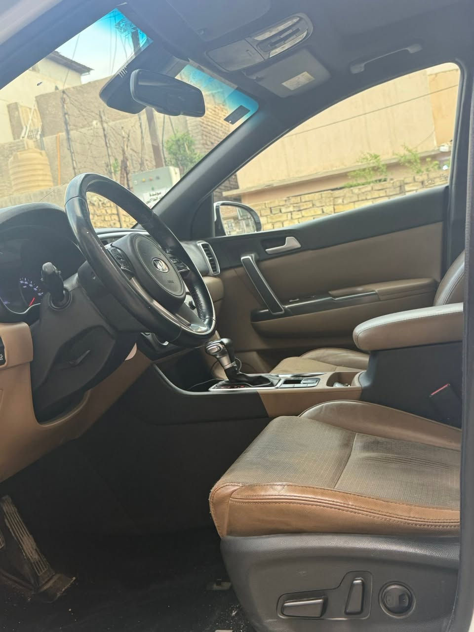 السلام عليكم
سبورتج 2019 خليجي
السياره فول مواصفات
صندوق كهرباء
اوتو هولد
هاند بريك بصمه
حساس امامي خلفي منظومه لايت زينون
ثلاثه وضعيات قياده
تشغيل بصمه 
مري شفط 
سقف بانوراما 
وشحن لاسلكي 
كراسي كهرباء وكرسي السايق تدليك
السياره ماشيه 145كيلو
بيها قبق صندوق صبغ بدون دواخل
محرك كير تبريد مكفول وبيها بارد بالباب اليمنه بالأسفل 
عارضها 172 وبيها مجال بسيط 
*********** 
واتساب
