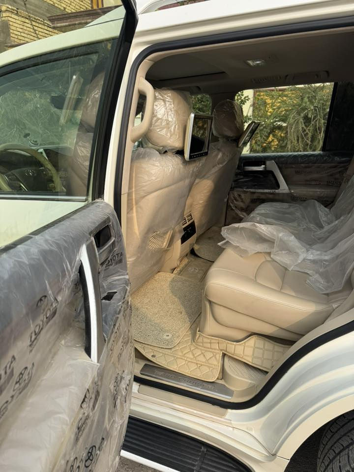 السلام عليكم

للبيع لاندكروز vxr  موديل2018 ساز ضرر  موضح في السونار

جديدة بمعنى الكلمه اللون ابيض صدفي رقم بغداد 

محرك 5700

V8

فول موصفات 1/1

بصمه تشغيل 

5 بصمه أبواب لمس 

تشغيل عن بعد 

فتحه سلايت

كشنات ثنين كهرباء 

كشنات جلد 

8ايرباك 

زراكات 

مري شفط 

شاشات خلفيه 

جنطه شفط 

عداد لكزز 

ثلاث قطع تبريد 

حساس امامي 

حساس خلفي  

وباقي موصفات ساز معروفه 

سعر السياره 5شدات و10 ورقه

الاستفسار اتصل على الرقم***********

مكان الناصريه

اني مكلف بالنشر.
