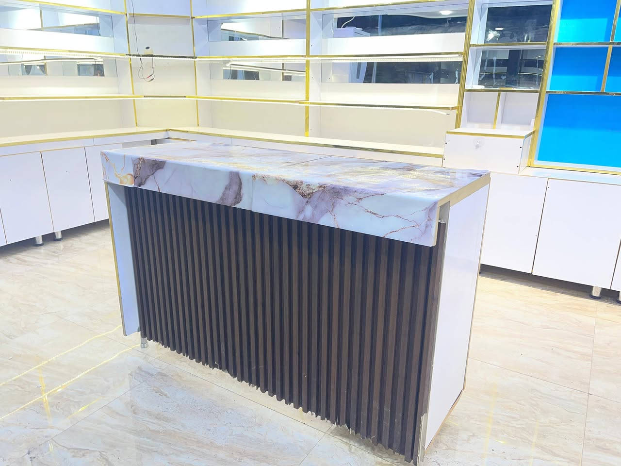 ديكور محل كرزات وحلويات كامل للبيع


**إذا كنت صاحب هذا الإعلان وتريد حذفه لأي سبب، رجاءا أرسل رسالة إلى الدعم الفني**