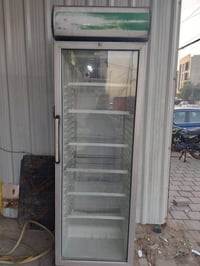 عارضة للبيع سعرها ١٧٥.٠٠٠ الف 07701641532 بغداد شارع فلسطين
