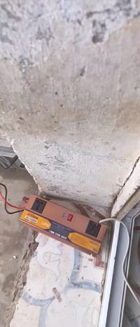 عاكس وشاحن • ١٥٠٠واط • الرمادي