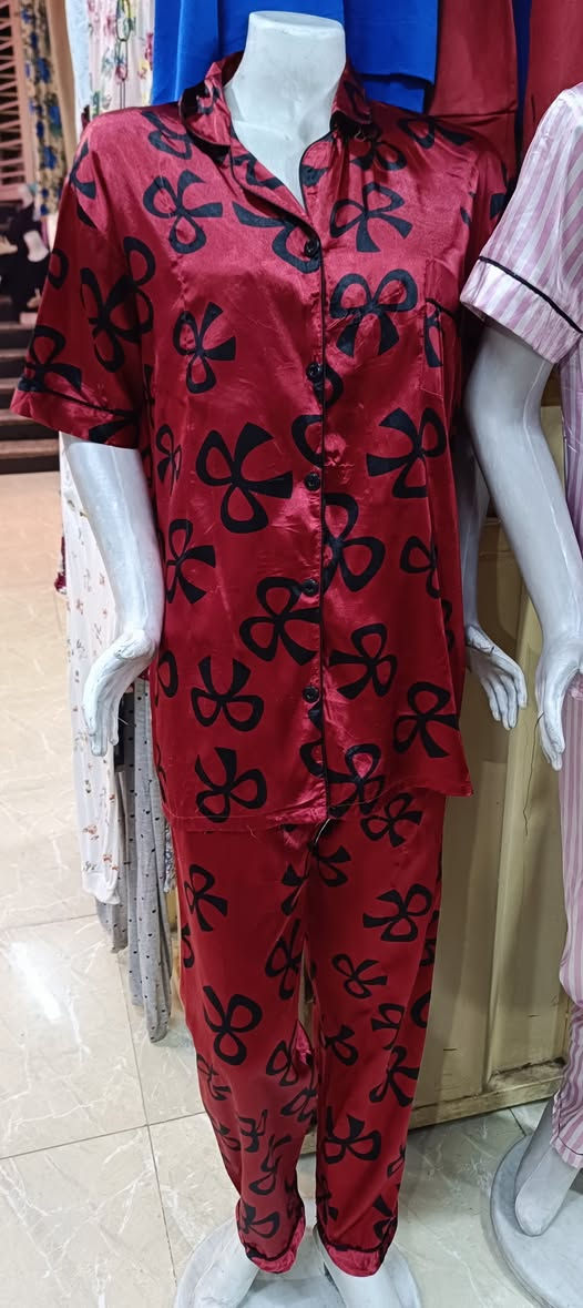 عروضات جديدة وبضاعة جديده وأسعار مناسبة جداً 🔥 
تراكسود 👖👚 نسائي ستن 
يتوفر جميع الوان 🌈 والأحجام والموديلات 👉 
سعر التراك بس ب👈 3 آلاف دينار فقط يابلاش 🔥 
هذا العرض ليوم الجمعة 
عنوان المجمع سوق الميثاق مجاور خياط البزاز قبل نهاية السوق  يفتح المجمع الساعة 3 عصرا يوم الجمعة 👉


**إذا كنت صاحب هذا الإعلان وتريد حذفه لأي سبب، رجاءا أرسل رسالة إلى الدعم الفني**