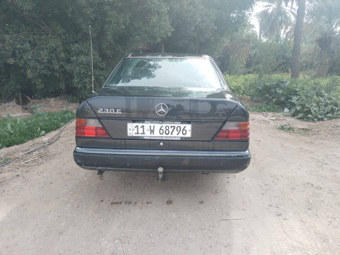 السلام عليكم مارسدس دب حجم 230موديل 1991قواعد دبل بلاد محرك عنكبوت اربعه سلندر بلادي مكينه وكير جديد تخم تايرات جديد سنتر لوك شغال اريل كهربائي اربعه جام كهرباء فتحه سقف شغال رقم بغداد انكليزي كشنات كهرباء تبريد شغال حداديه وره وكدام جديده شاشه وكامره شغال سستم سماعات شغال مكان ميسان رقمي للتواصل ***********
